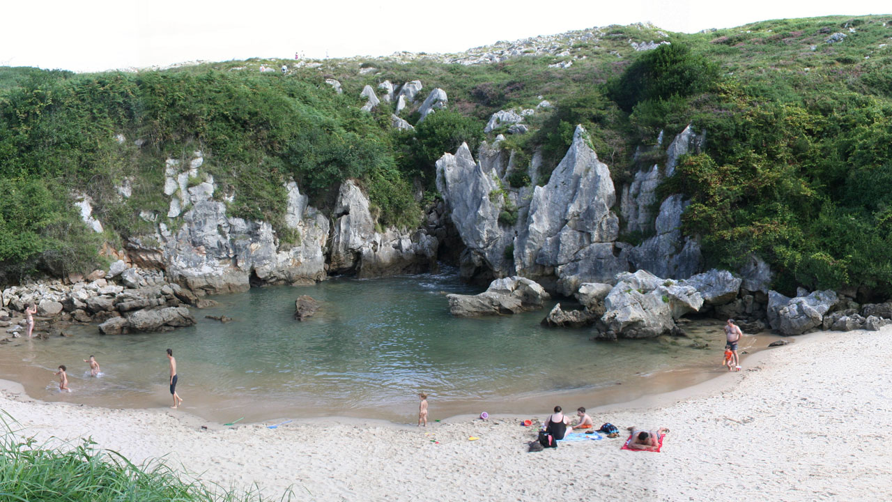 Playa de Gulpiyuri